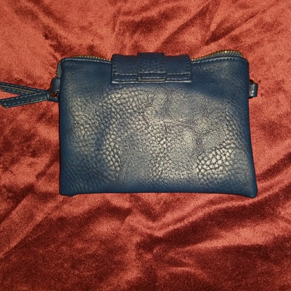 Small Clutch - Picture 2 of 3